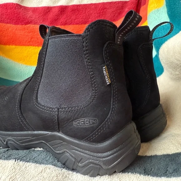 Keen Black Winter Boots - Picture 9 of 14